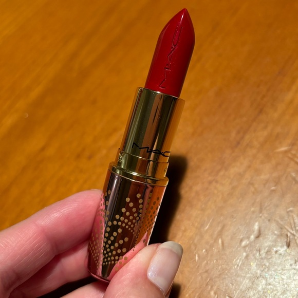 MAC Lustreglass Lipstick Put A Bow On It - Picture 8 of 16
